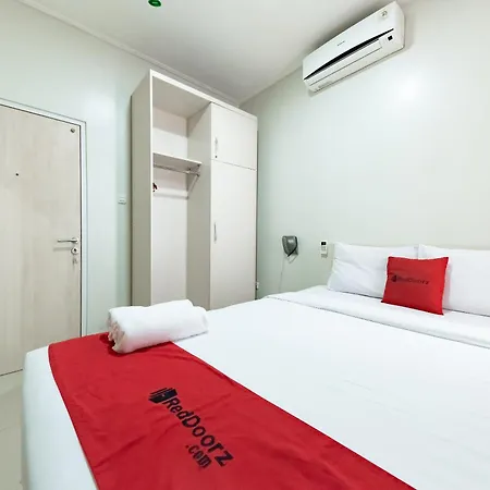 Hotel Reddoorz Near Pasar Baru Bandung